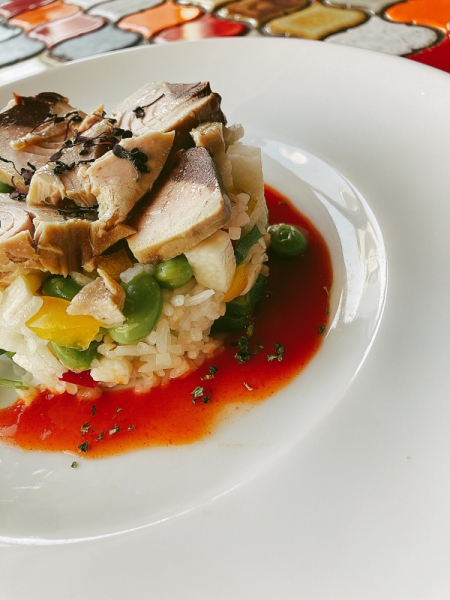 鰹のオイル煮と野菜のアジアンライスサラダ