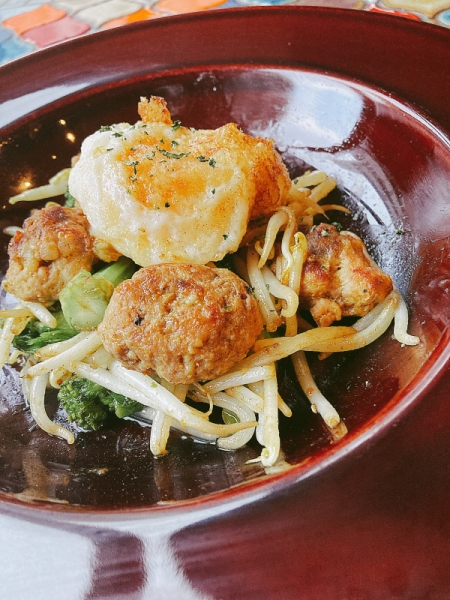 肉団子とモヤシのレッドカレー炒め