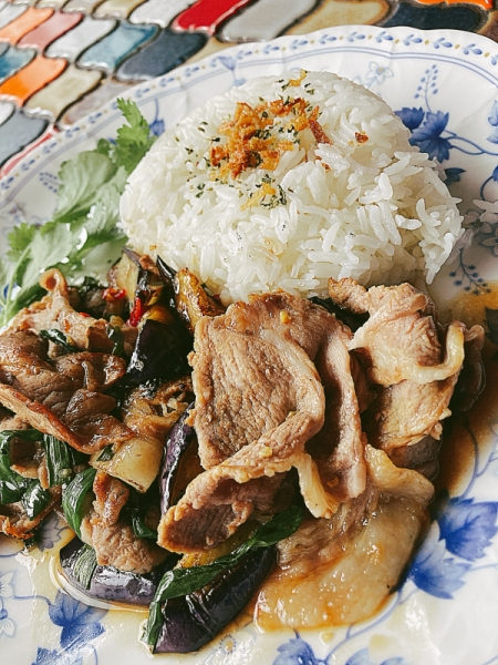 豚肩ロースと茄子のニュクチャム炒め