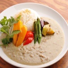 ココナッツグリーンカレー　揚げ野菜添え