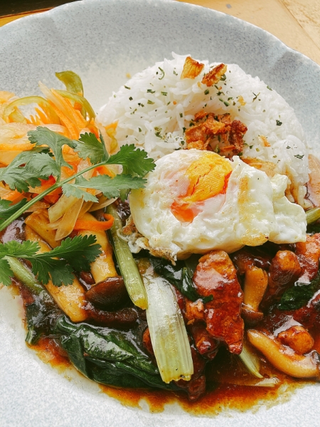 豚バラ肉の台湾風煮込みご飯