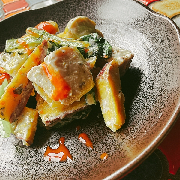 鶏ササミとサツマイモのヨーグルトソース