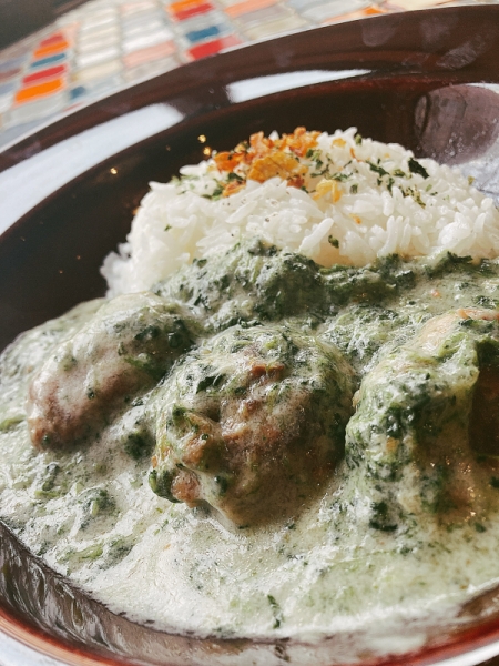 肉団子とほうれん草のココナッツカレー