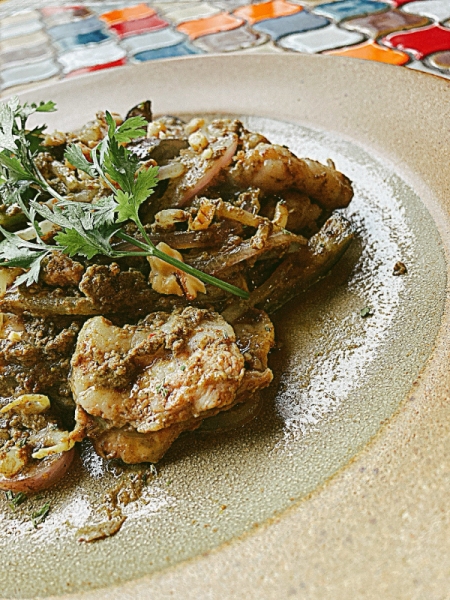 豚肉と卵のカレー炒め(ムーパッポンカレー)